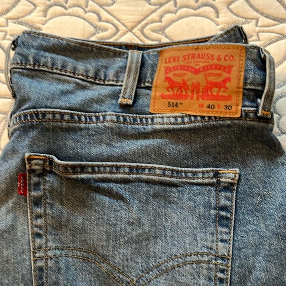 Levi’s 514 light wash distressed